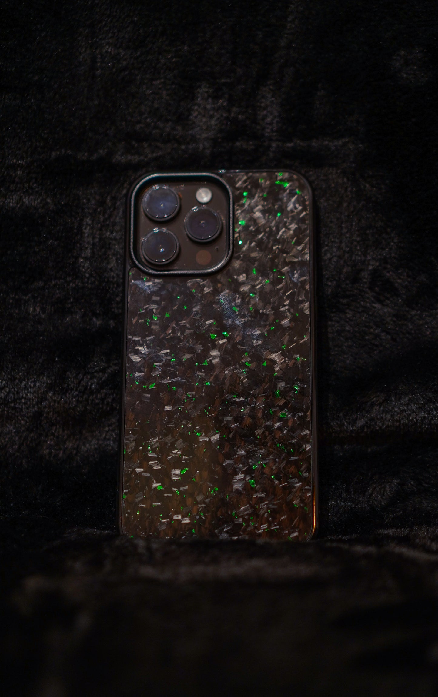GREEN FLAKE CARBON IPHONE CASE MAGSAFE